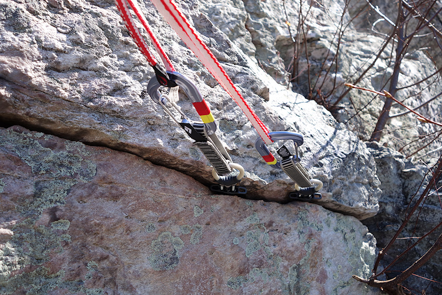 equalizied micro-cams in a horizontal
