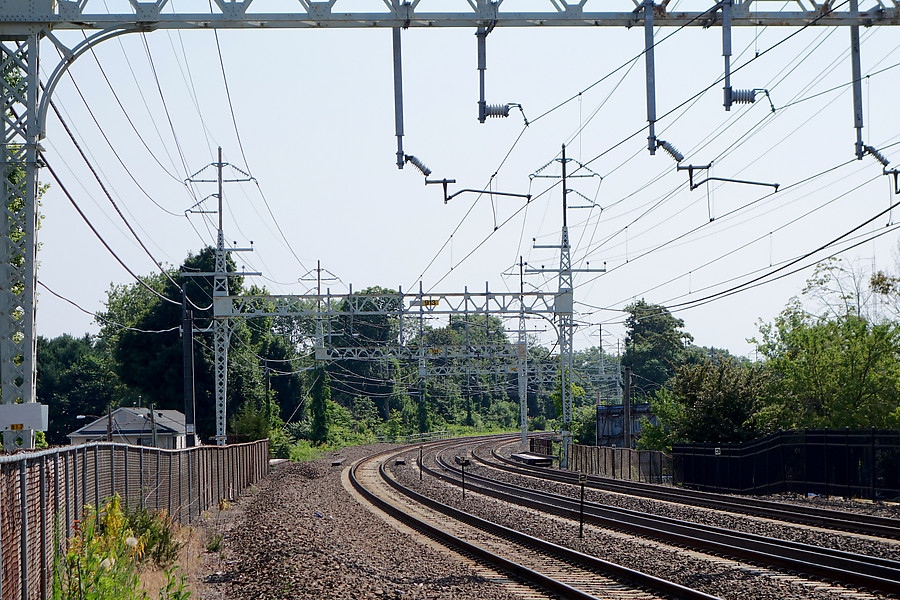 metro north line looking north from Milford