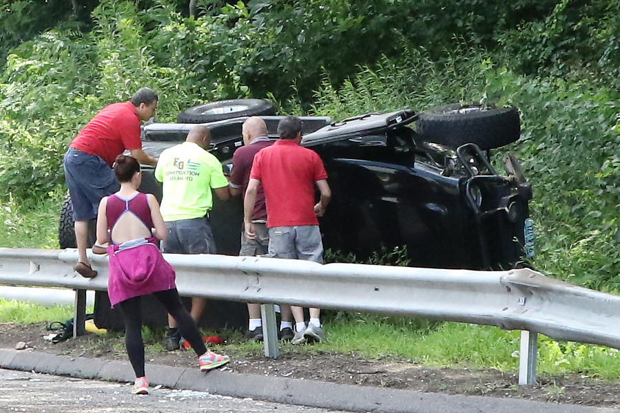 car wreck we passed (with 10+ vehicles helping out already)