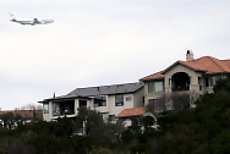 Air Force One on base to AUS