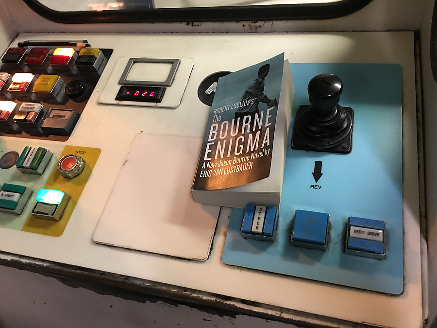 reading habits of airport staff