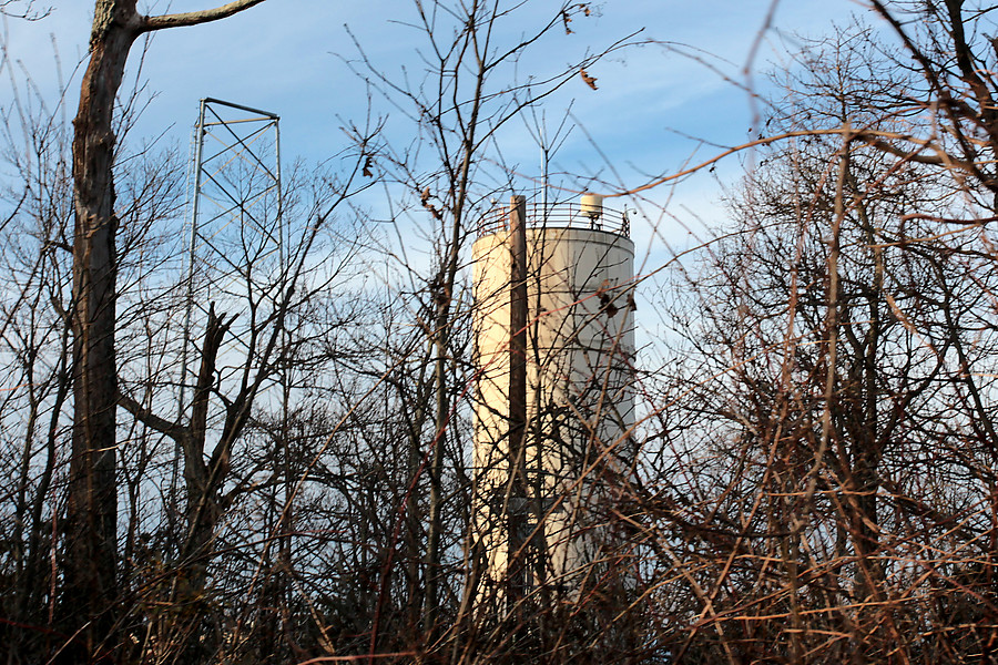 big log periodic was removed from the tower on the let