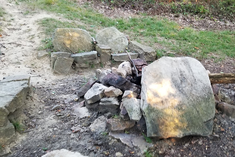 Big Mountain shelter fire pit with nice seeating