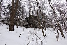 cool overhanging rocks on the Bulldozer Rd trail