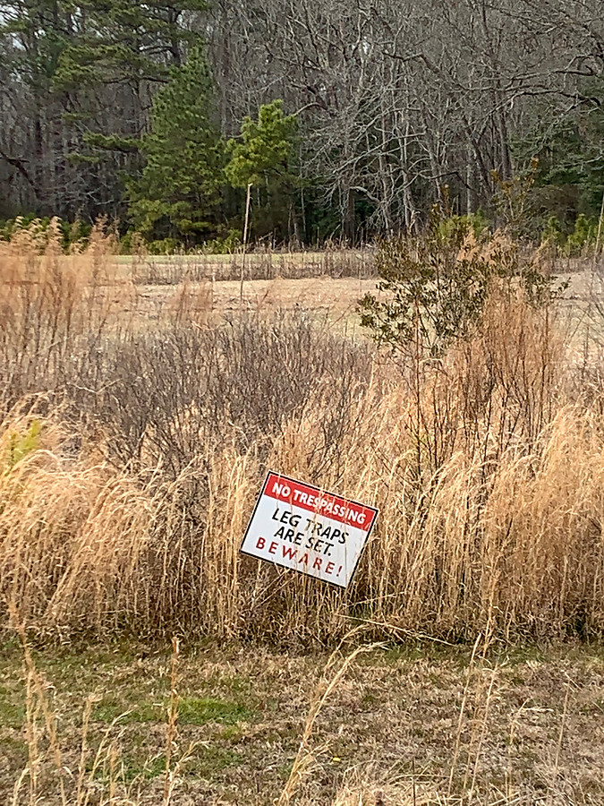 NO TRESPASSING LEG TRAPS ARE SET. BEWARE!