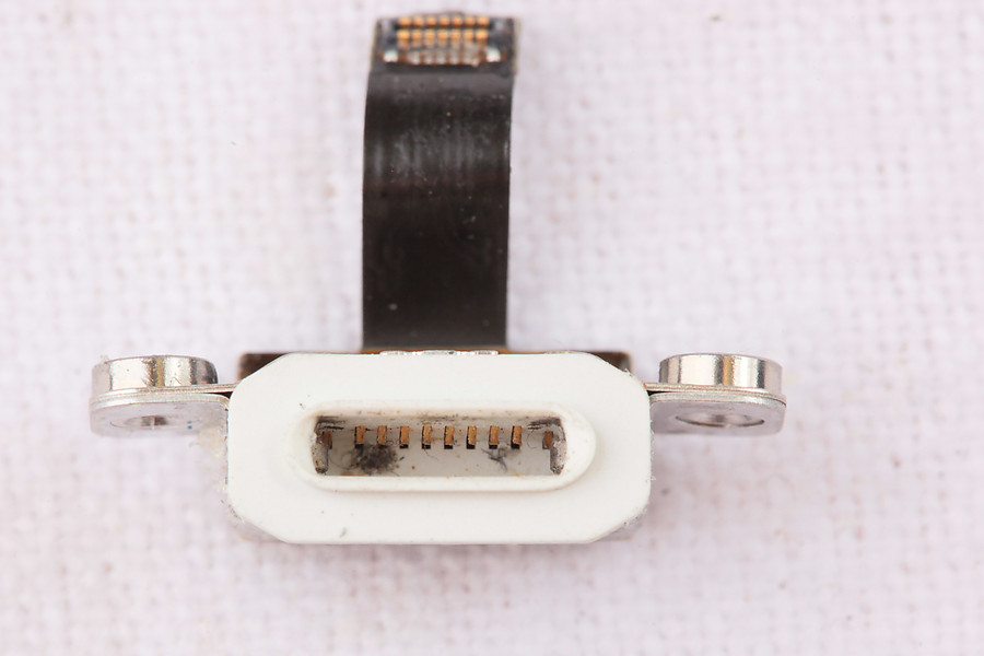 apple connector from airpod case