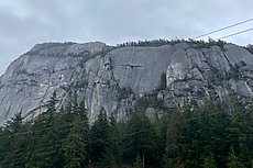 even through the powerlines the rock looks amazing